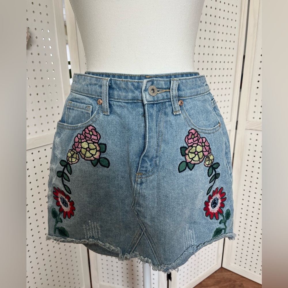 Dance&Marvel Mini Floral Embroidery Denim Skirt. Size small.